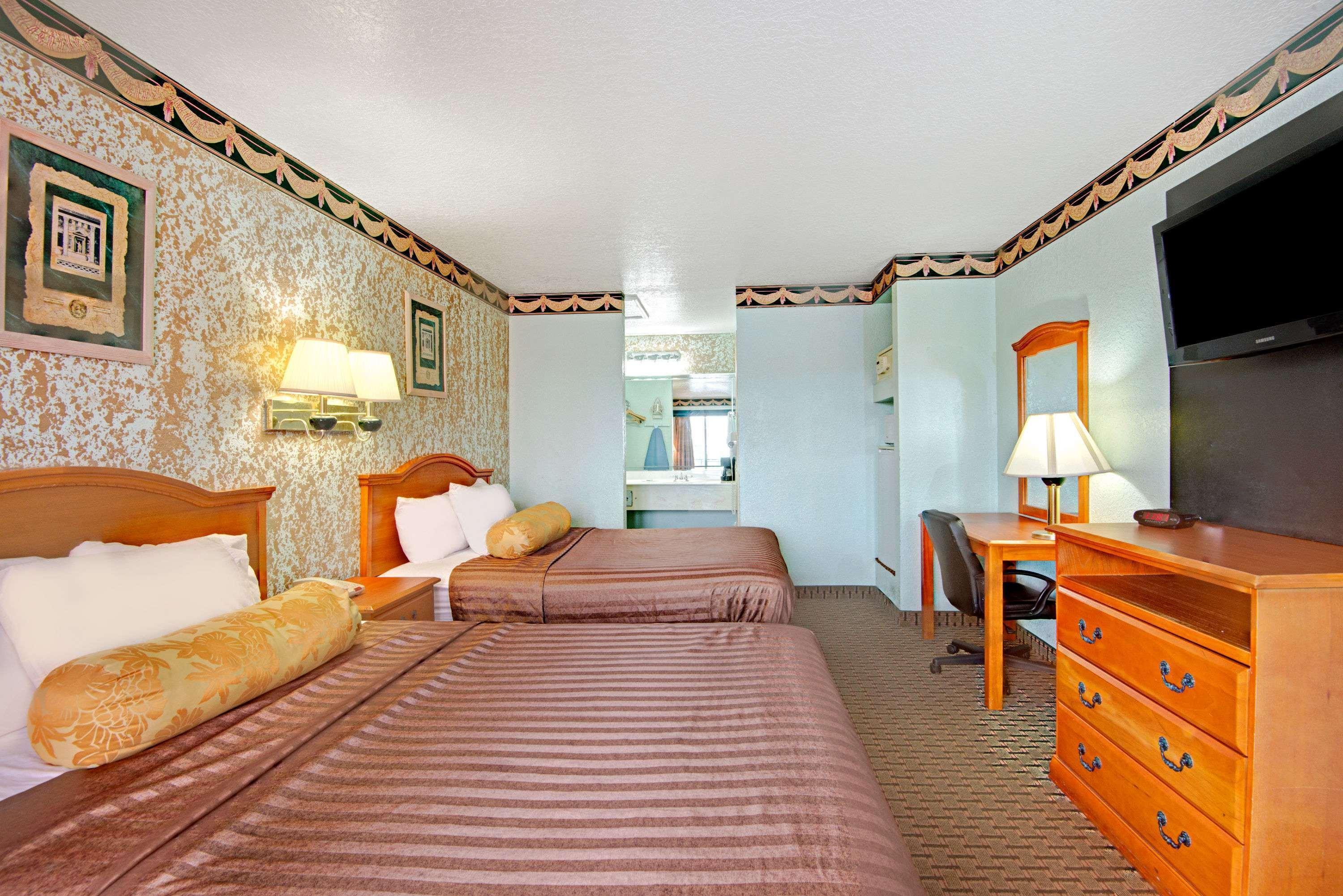 Econo Lodge Inn & Suites Near Lackland Afb Сан Антонио Екстериор снимка