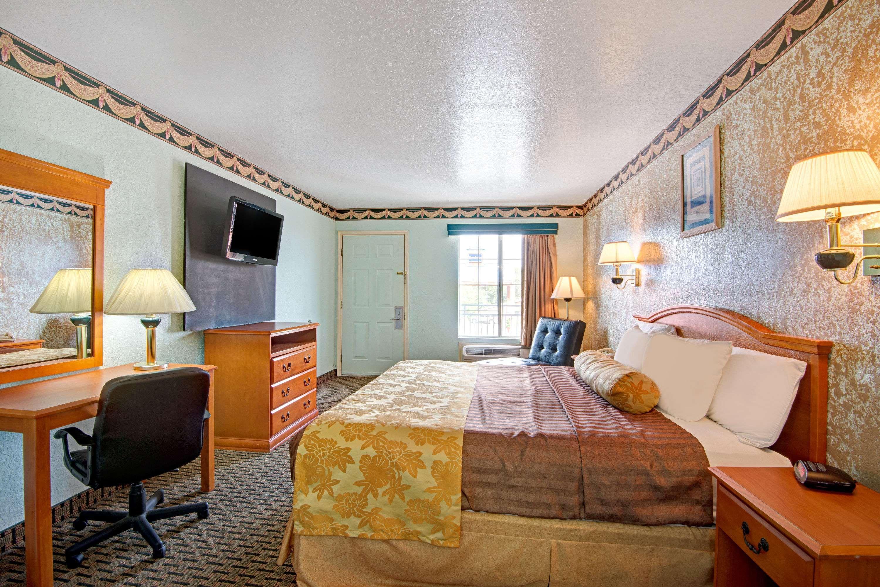 Econo Lodge Inn & Suites Near Lackland Afb Сан Антонио Екстериор снимка