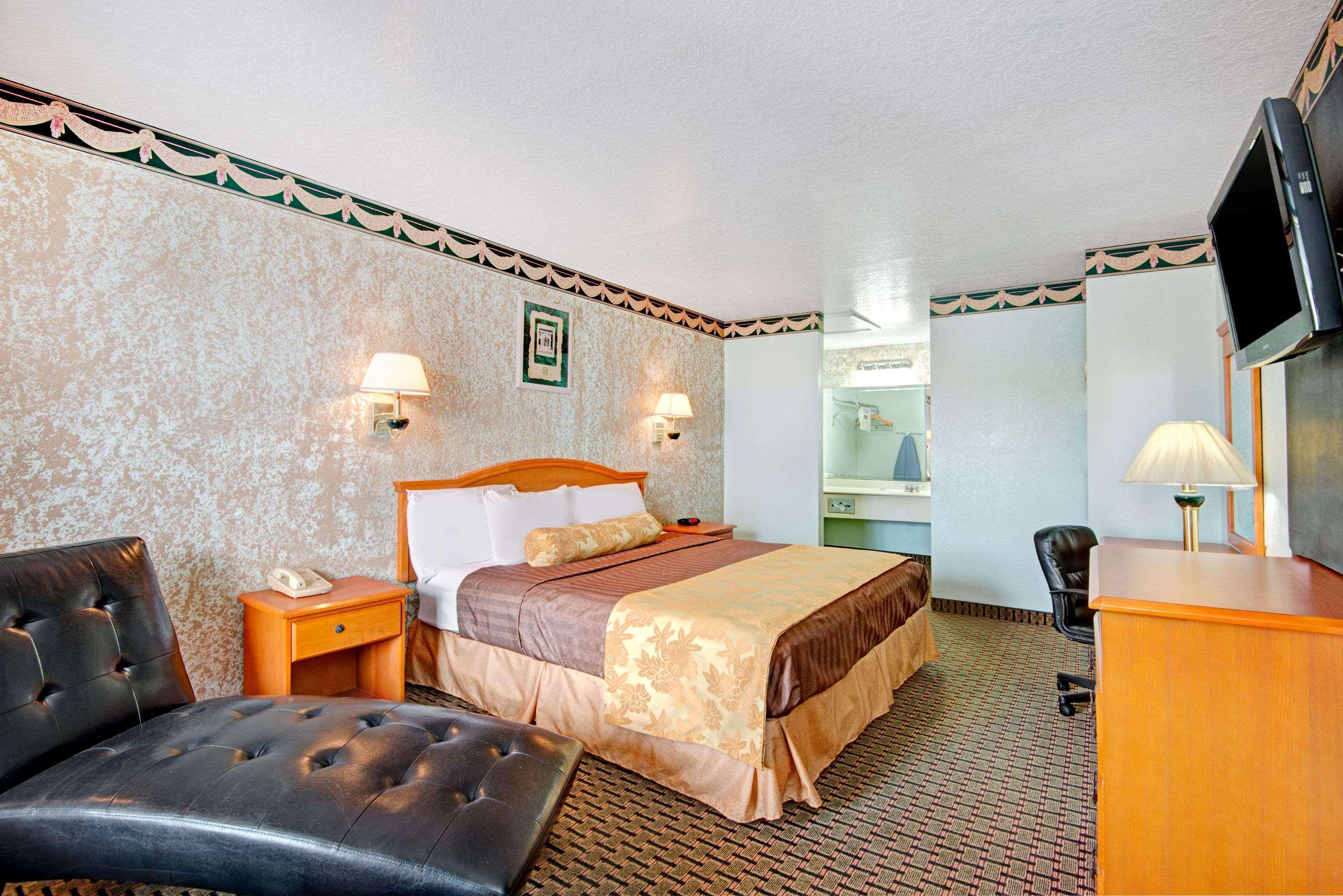 Econo Lodge Inn & Suites Near Lackland Afb Сан Антонио Екстериор снимка