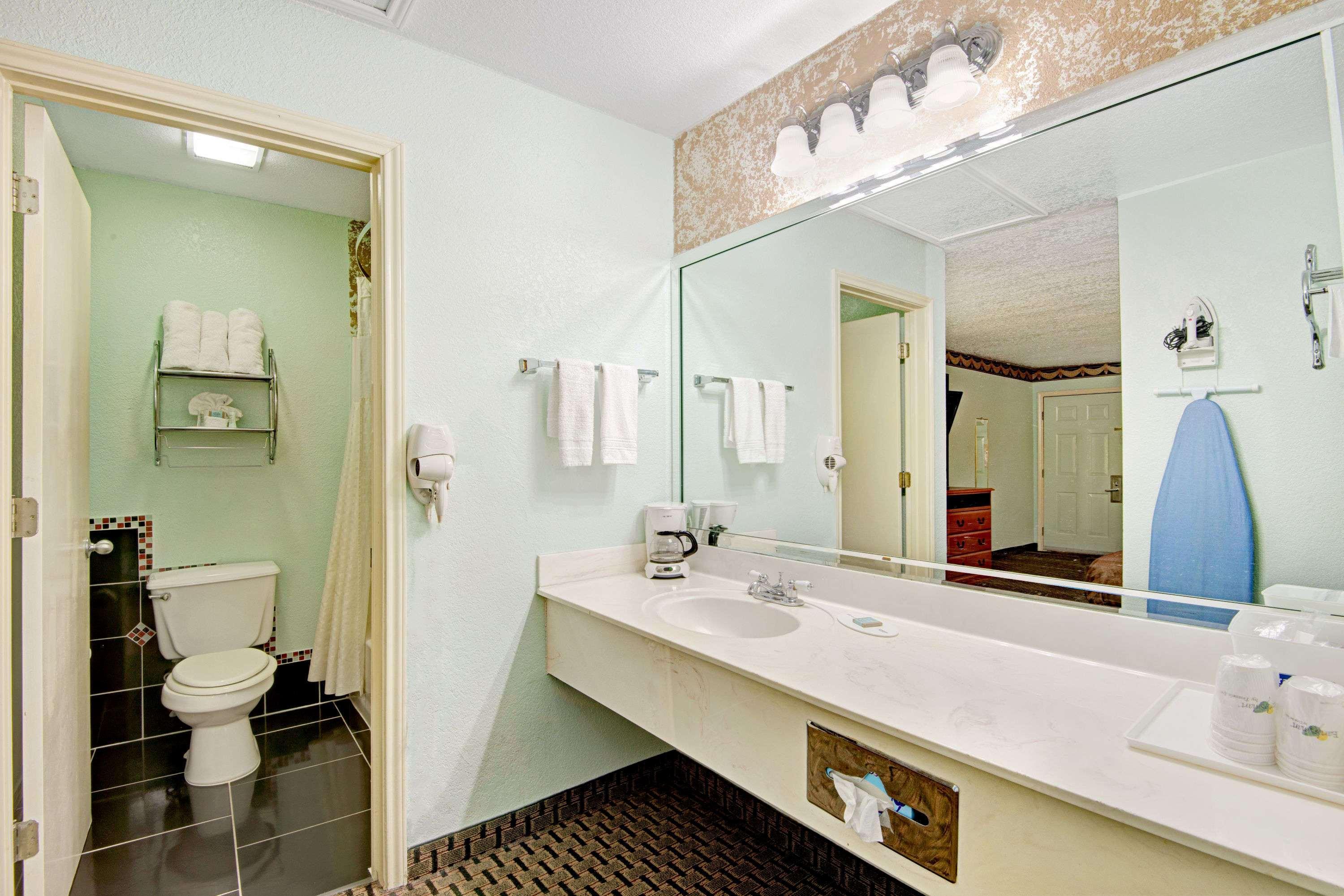 Econo Lodge Inn & Suites Near Lackland Afb Сан Антонио Екстериор снимка