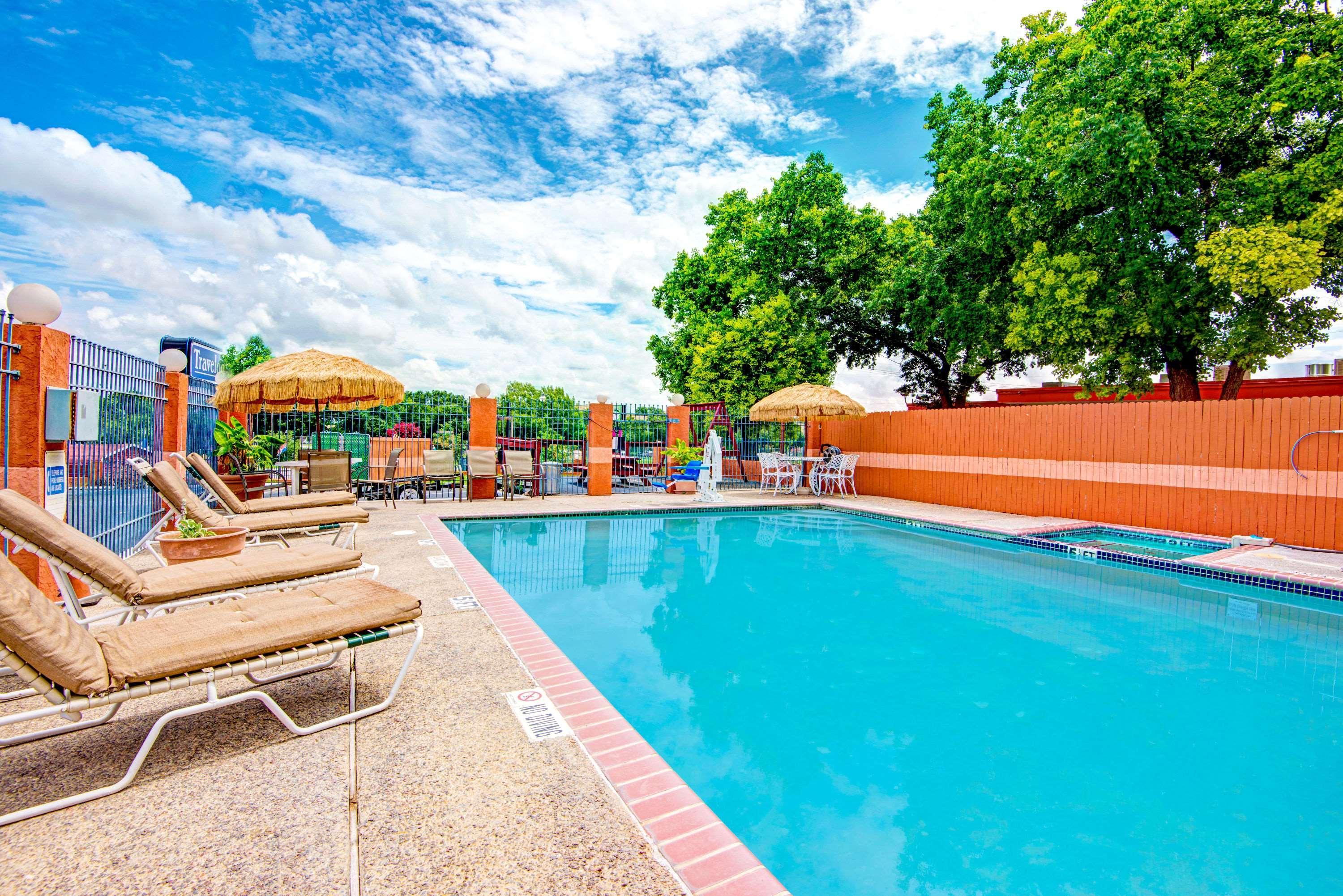 Econo Lodge Inn & Suites Near Lackland Afb Сан Антонио Екстериор снимка