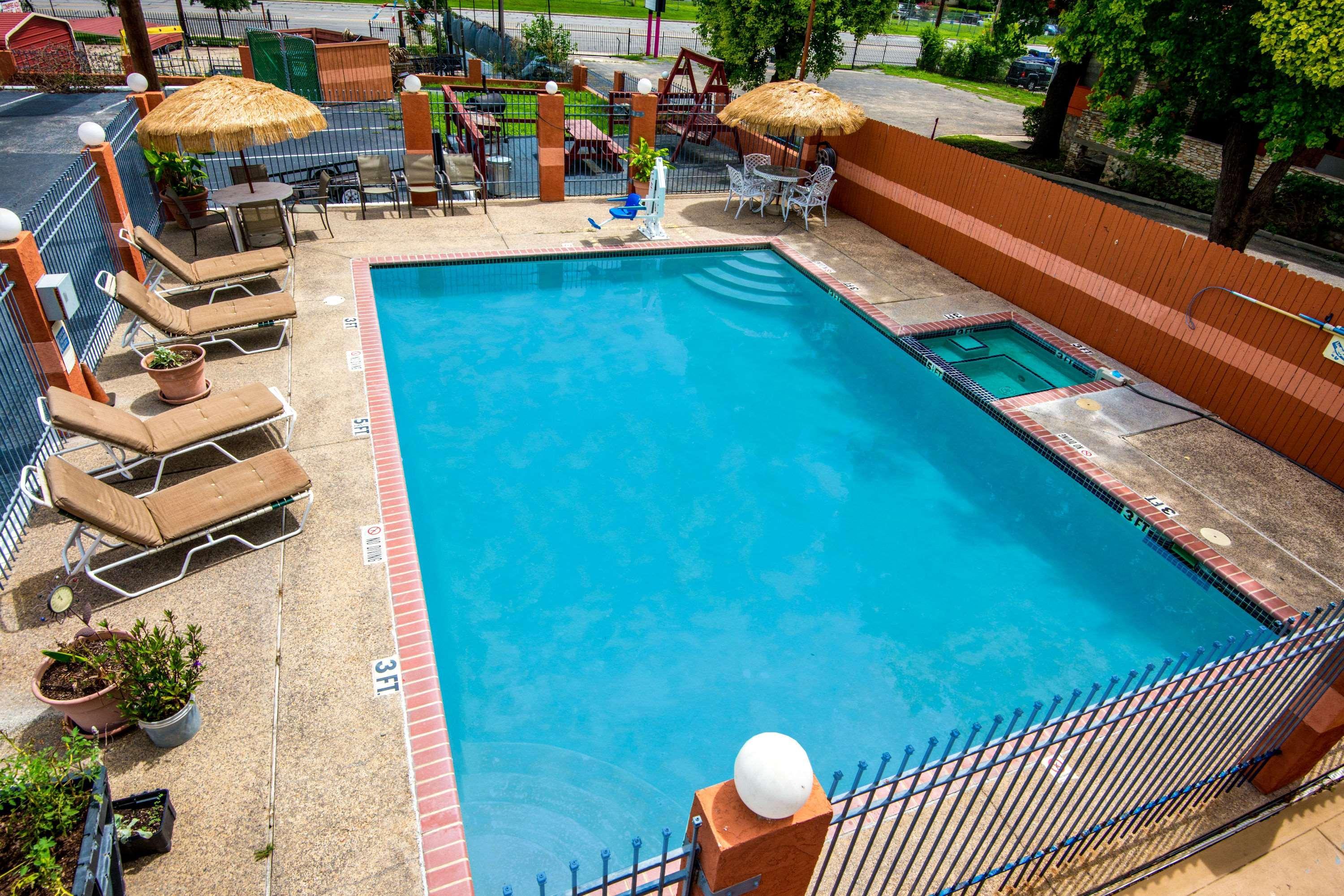 Econo Lodge Inn & Suites Near Lackland Afb Сан Антонио Екстериор снимка