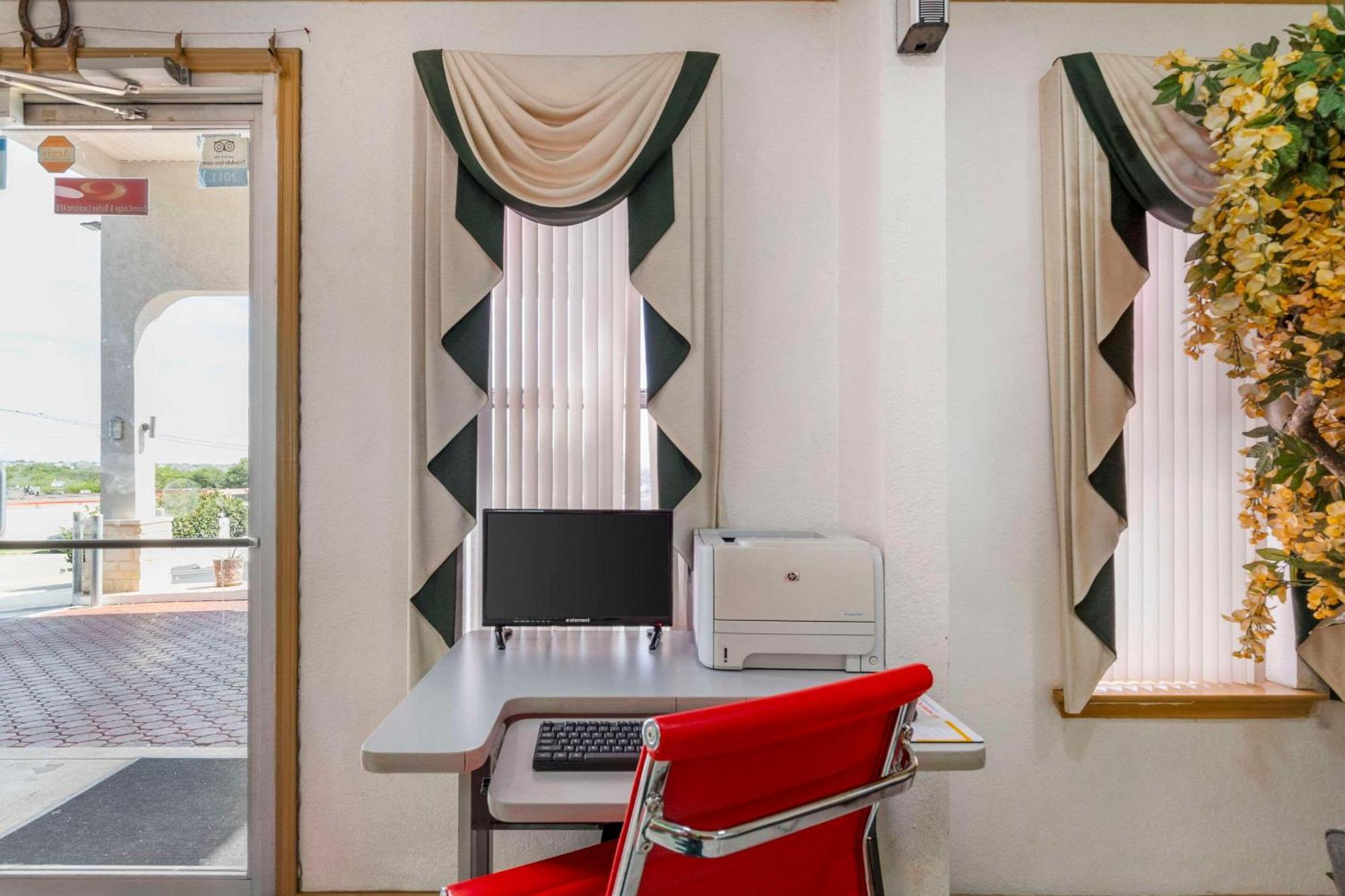 Econo Lodge Inn & Suites Near Lackland Afb Сан Антонио Екстериор снимка