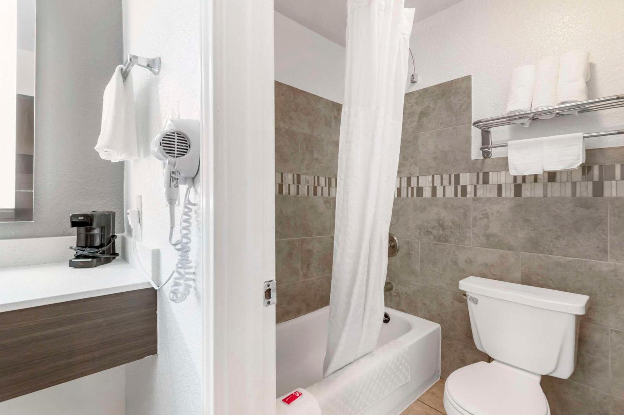 Econo Lodge Inn & Suites Near Lackland Afb Сан Антонио Екстериор снимка