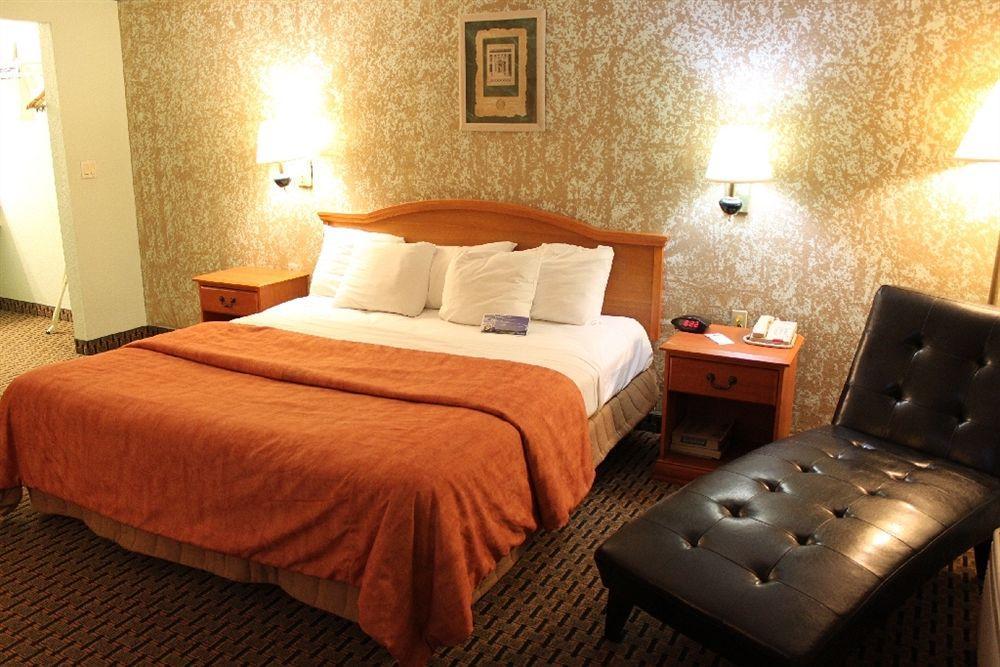 Econo Lodge Inn & Suites Near Lackland Afb Сан Антонио Екстериор снимка